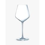 The delicious wine deserves the best treatment, the luxurious red wine glass Pinot Noir, from the renowned Italian drinking glass producer Luigi Bormioli, will provide it.