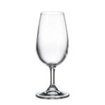A glass of wine will enchant you with a wine glass reminiscent of a semi-enclosed tulip flower.