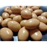AWA superfoods Almonds in chocolate with caramel flavor and salt are a popular delicacy not only for long winter evenings.