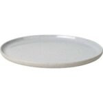 Porcelain plates