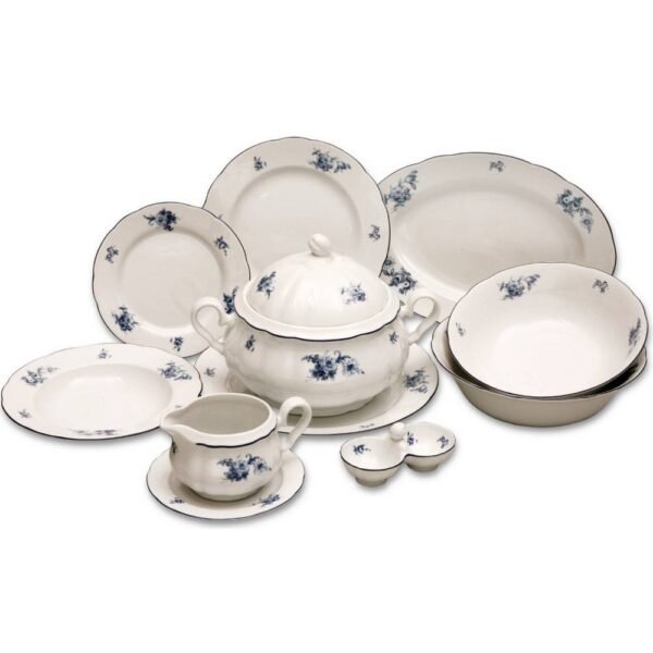 This is the perfect dinner set for a family dinner.
