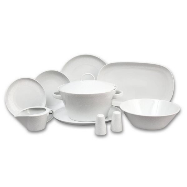 This magnificent set will decorate any family dinner.