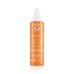 VICHY Capital Soleil Cell Protect Water обеспечивает коже защиту от негативного воздействия солнечных лучей на уровне SPF50.
