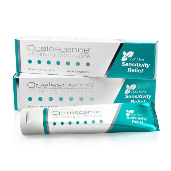 The popular whitening toothpaste with a cooling taste of mint is ideal for maintaining a whitened shade of teeth, suitable for daily use.